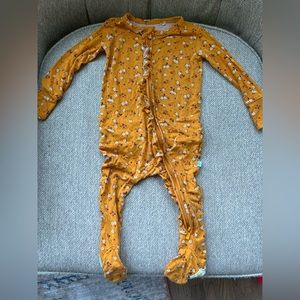 Posh Peanut Ruffled Footie (6-9 months)